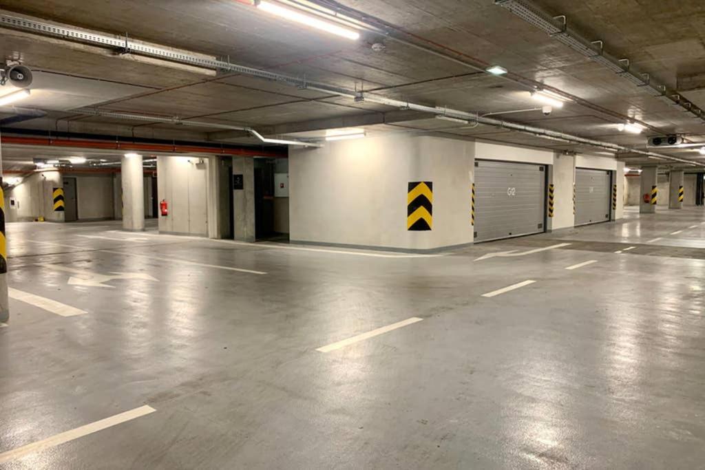 New, Beautiful Apt With Parking In Best Location! Bratislava Eksteriør bilde