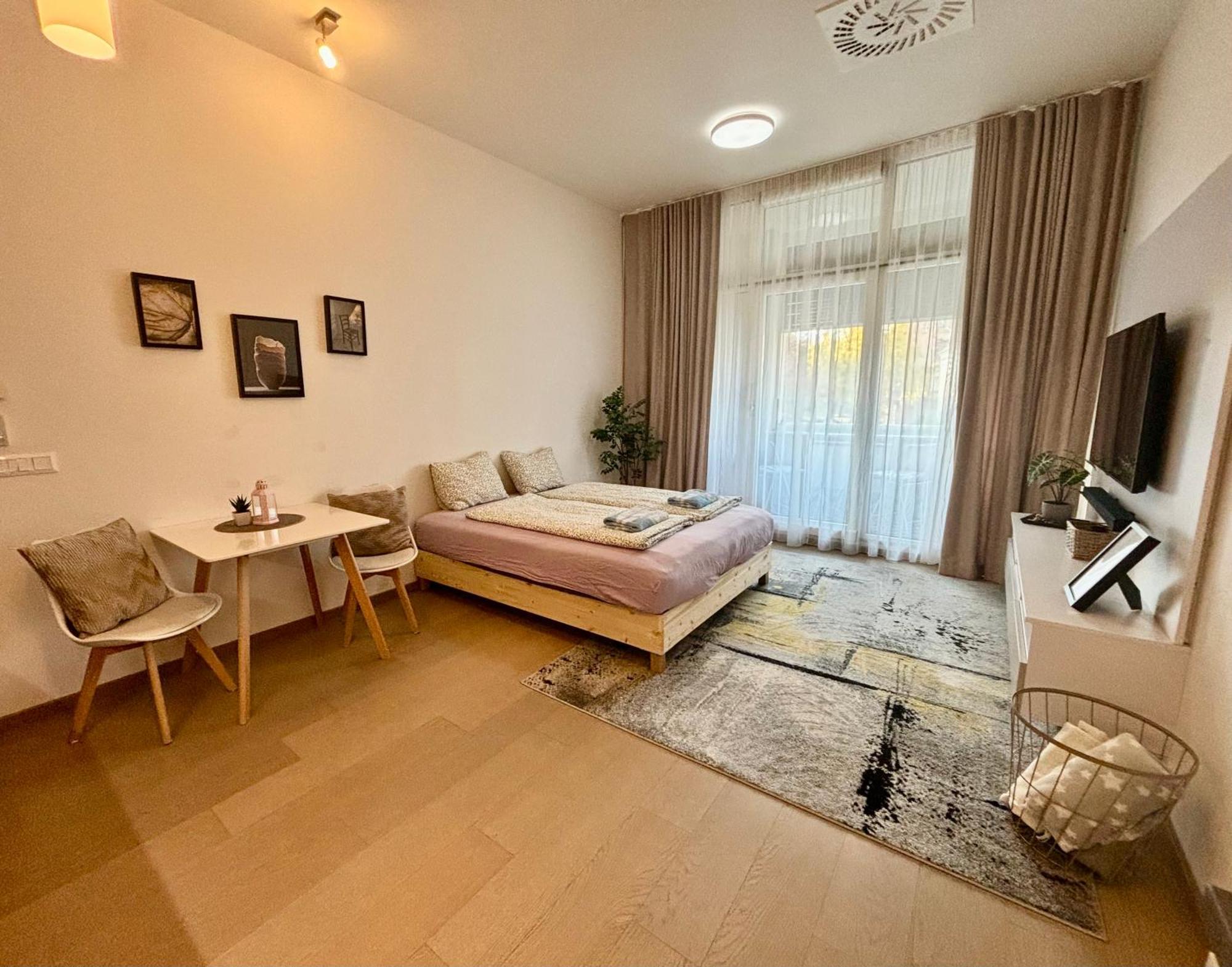 New, Beautiful Apt With Parking In Best Location! Bratislava Eksteriør bilde